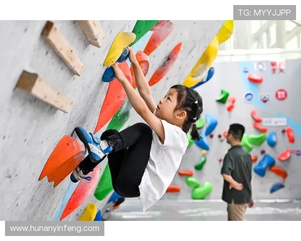 南京攀岩队的进攻策略与训练揭秘深度解析攀岩运动的魅力与挑战 南京攀岩队的进攻策略与训练揭秘深度解析攀岩运动的魅力与挑战